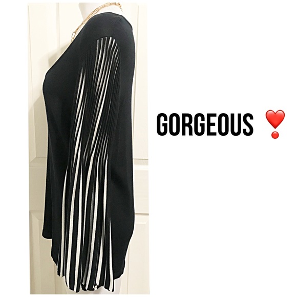 NWOT Ellen Tracy, Bell Sleeves Navy Knit Sweater - Picture 2 of 8